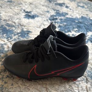 Nike Black and Red Athletic Shoes with Textured Upper